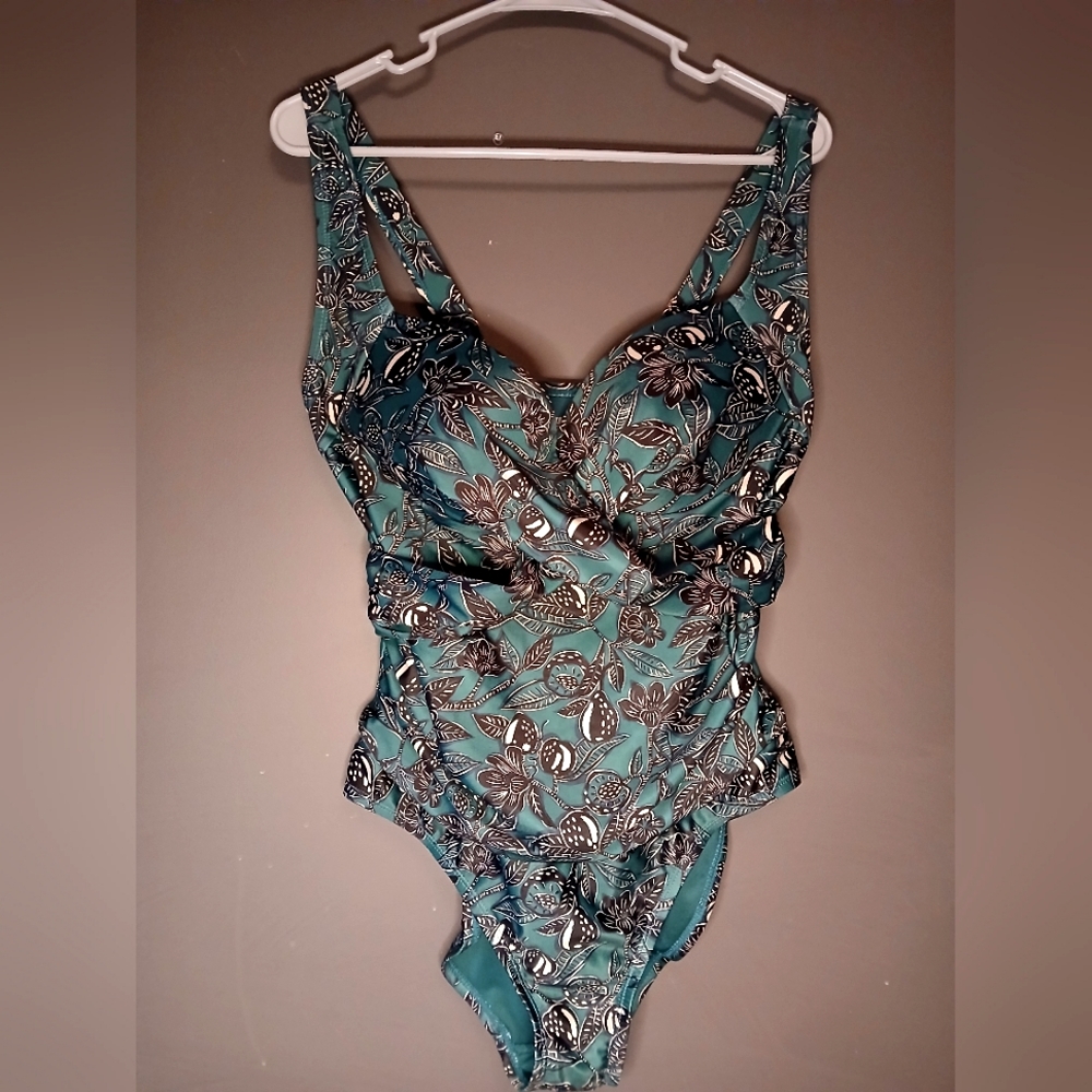 WAVE ZONE WOMEN'S XL GREEN AND BLACK SWIMSUIT 💚🖤